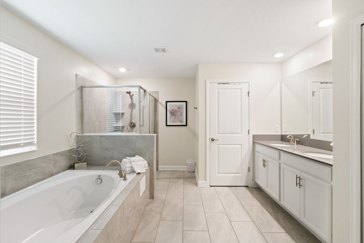 Upstairs Master En Suite